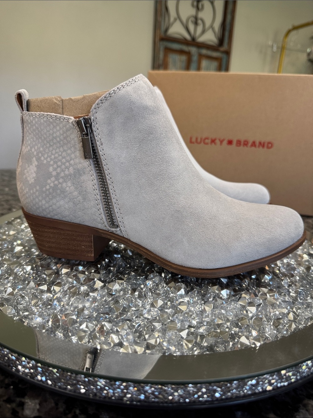 Lucky Brand Light Gray leather Suede Ankle Booties with Side Zip NEW 8.5W